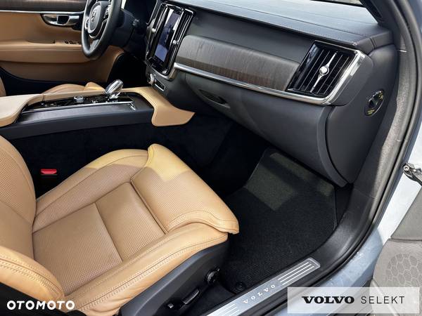 Volvo V90 Cross Country - 11