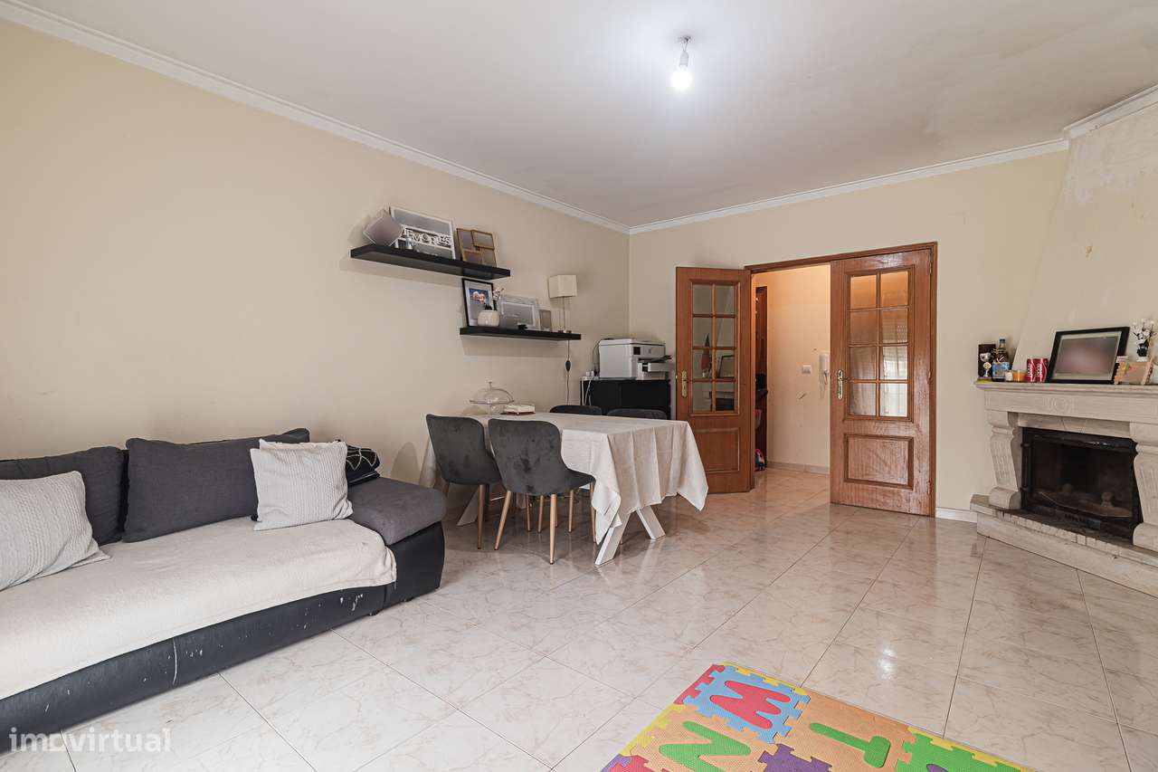 Apartamento num Primeiro Andar na Quinta do Conde-3