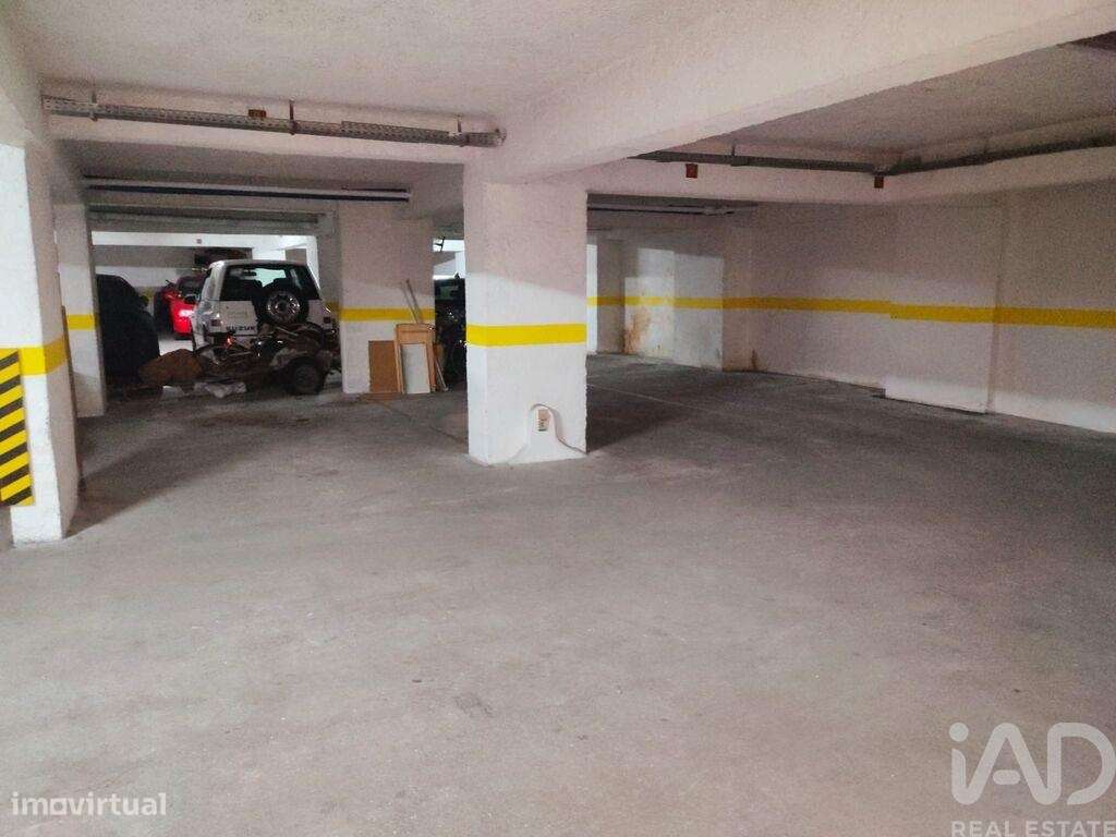 Garagem em Caldas da Rainha - Nossa Senhora do Pópulo, Coto e São Greg - Grande imagem: 5/9