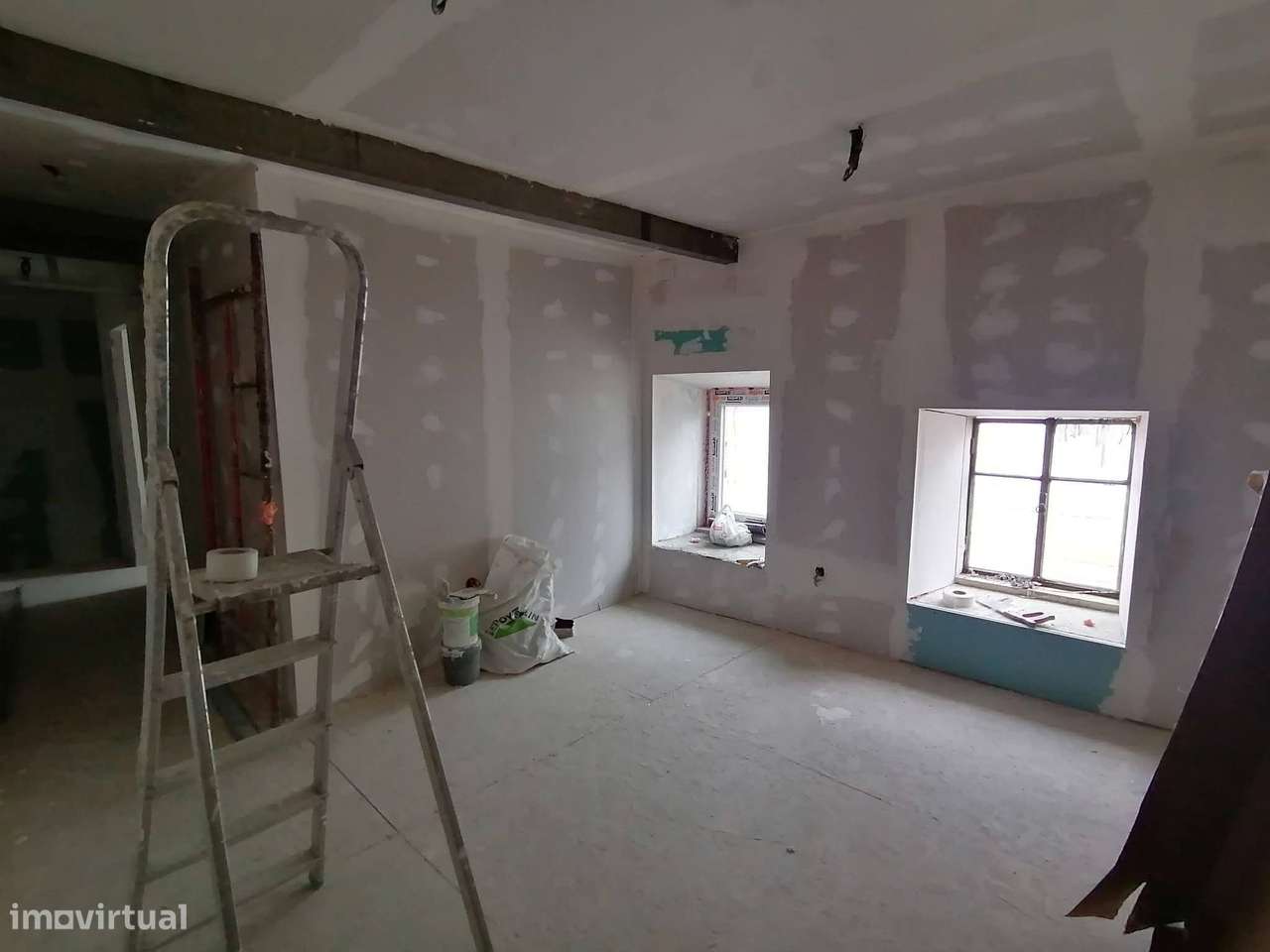 Vende-se Moradia T2 renovada junto a Cernache.-5