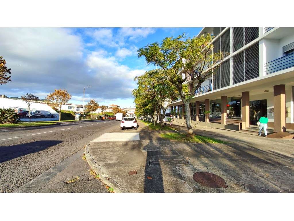 VENDA de ARRECADAÇÃO na cidade de Ponta Delgada (São José), Ilha de... - Grande imagem: 3/13