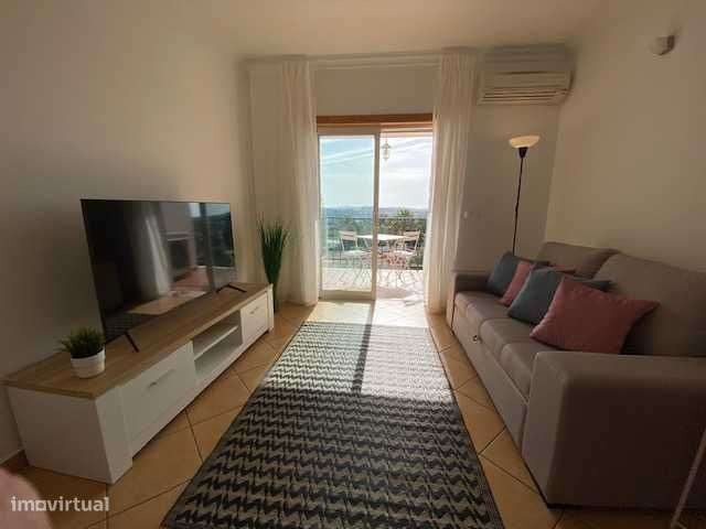 Arrendamento anual T1 Albufeira - Condomínio privado com piscina - Grande imagem: 5/12