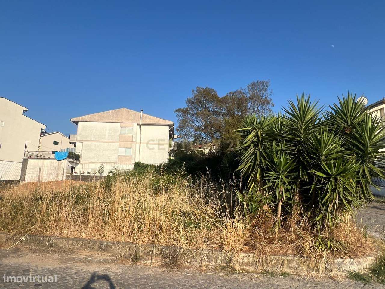 Terreno urbano com projeto aprovado em Fânzeres | Pronto a construir - Grande imagem: 5/8