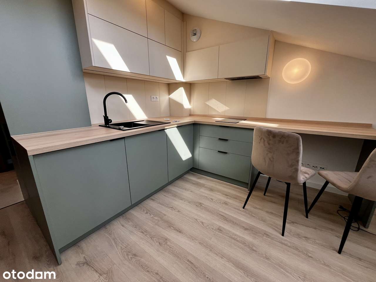 Kawalerka w odrestaurowanej kamienicy z windą – Centrum Poznania-6