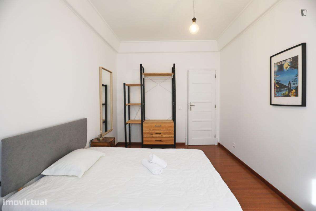 Quarto - localizado em São Sebastião Lisbon - Grande imagem: 5/23