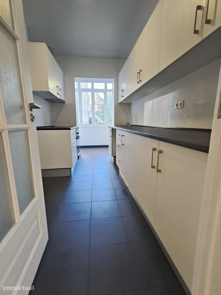 Excelente T3 Alvalade renovado-12