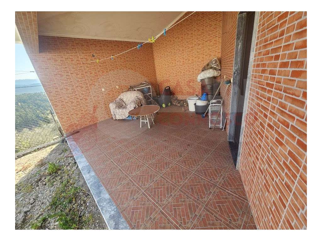Moradia T3+T2 com garagem e jardim.-38