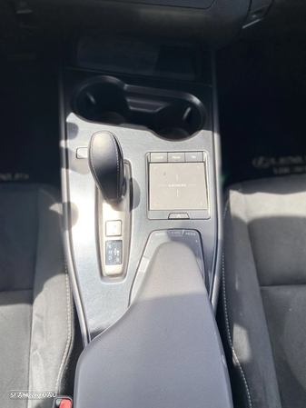 Lexus UX 300e Premium - 24