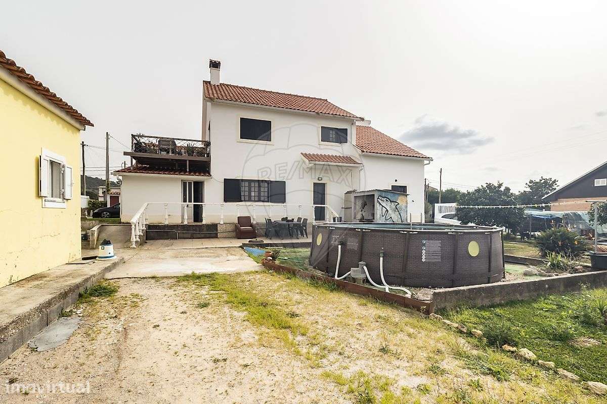 Moradia T5 + Moradia T2 | Terreno 3.717 m² | Azeitão-37
