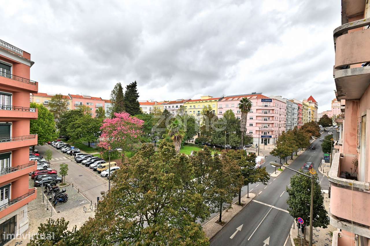 Apartamento T2+1 Renovado na Avenida Almirante Reis-21