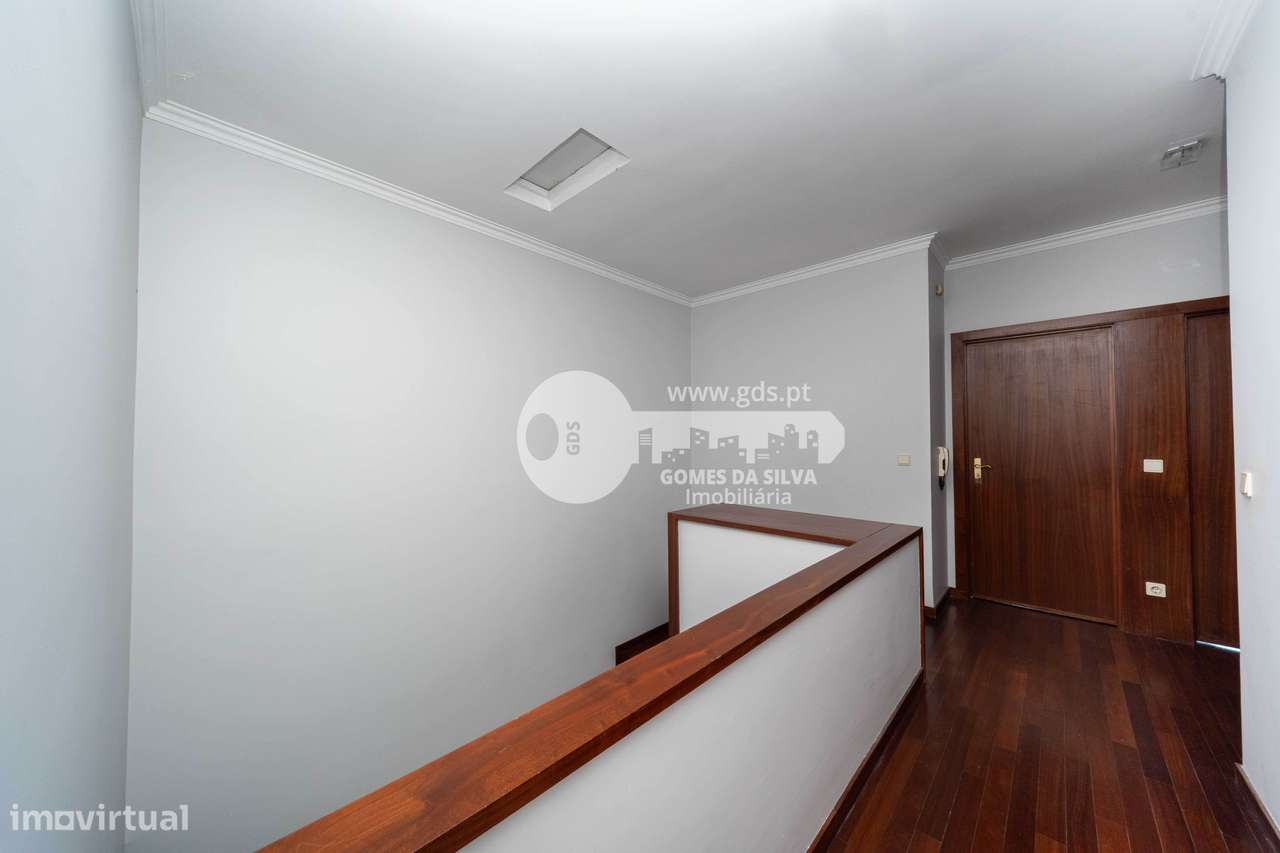 T5 Duplex na Rua Bernardo Sequeira, São Vítor-21