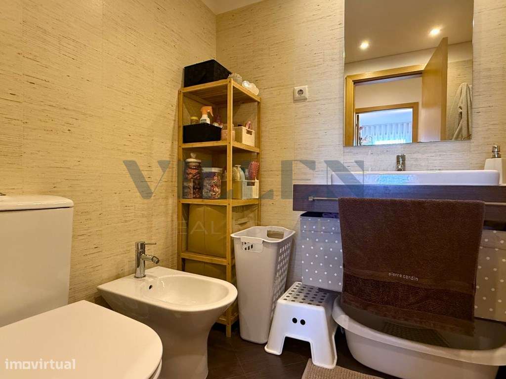 Apartamento T2 com Suíte, Closet, Garagem e Arrumos | Trofa-16