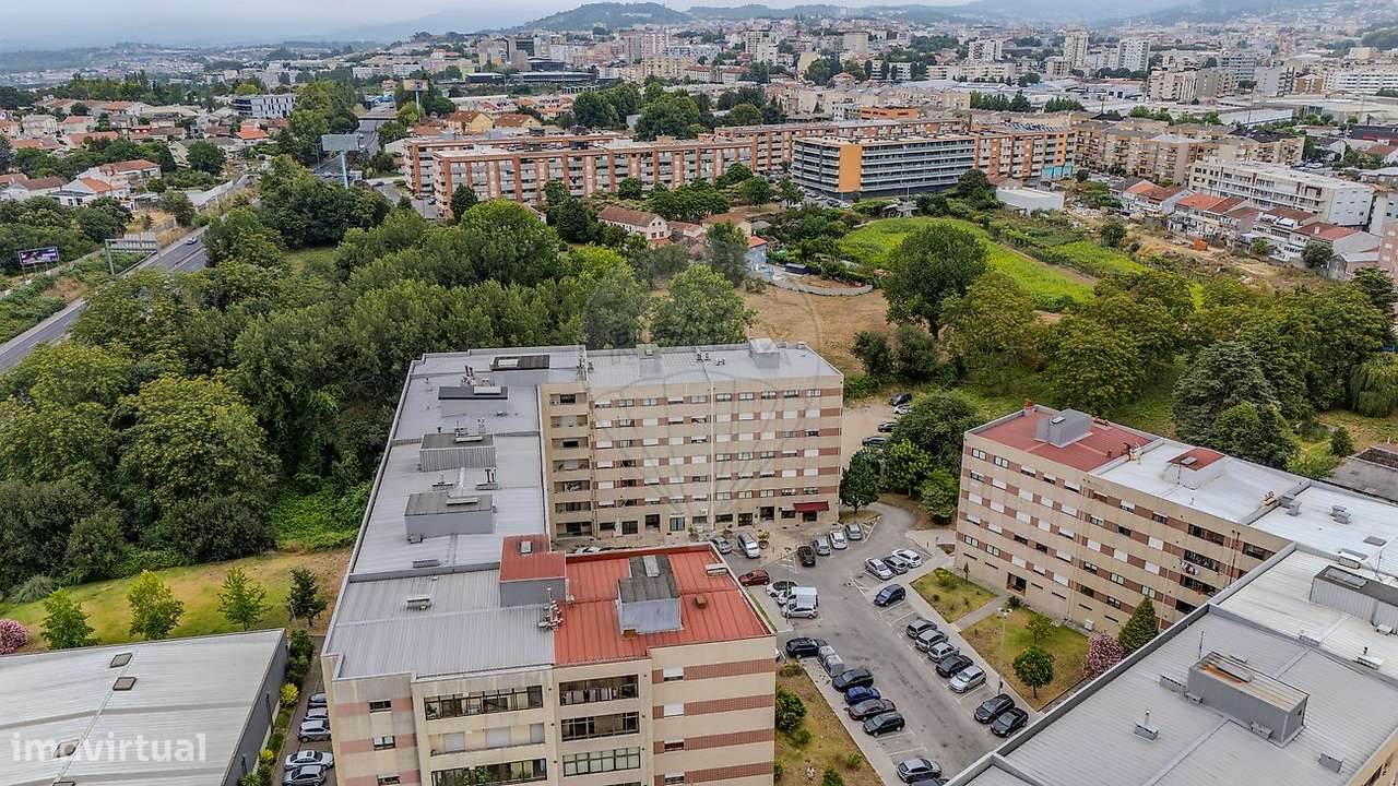Apartamento T3 Parcialmente Renovado, situado em Ferreiros, Braga-26