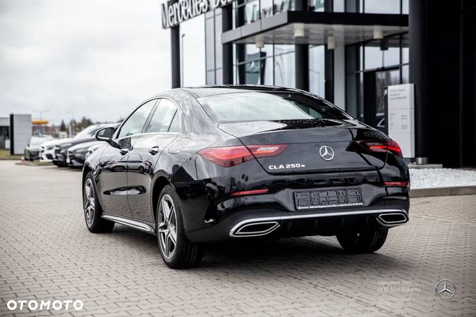 Mercedes-Benz CLA 250 e PHEV AMG Line 8G-DCT - 4