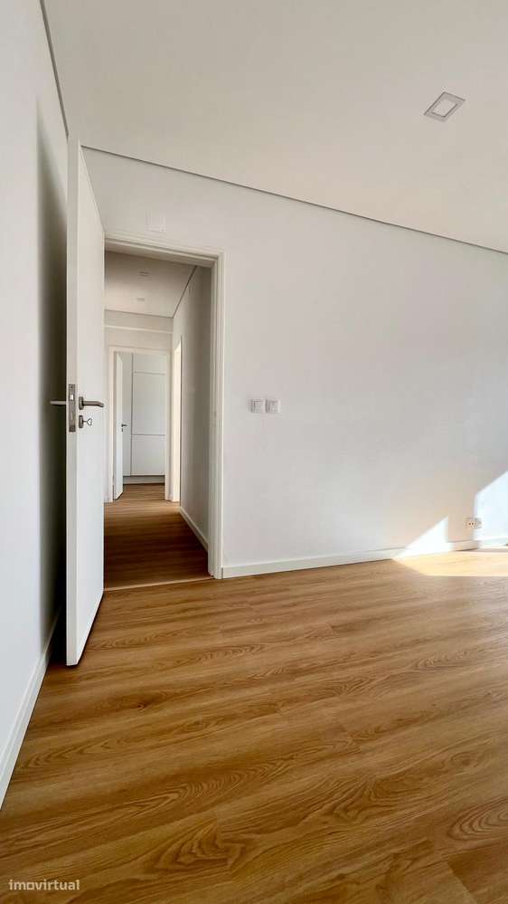 Apartamento T3+1 Duplex | 154 m² | Totalmente Remodelado | Queluz-12