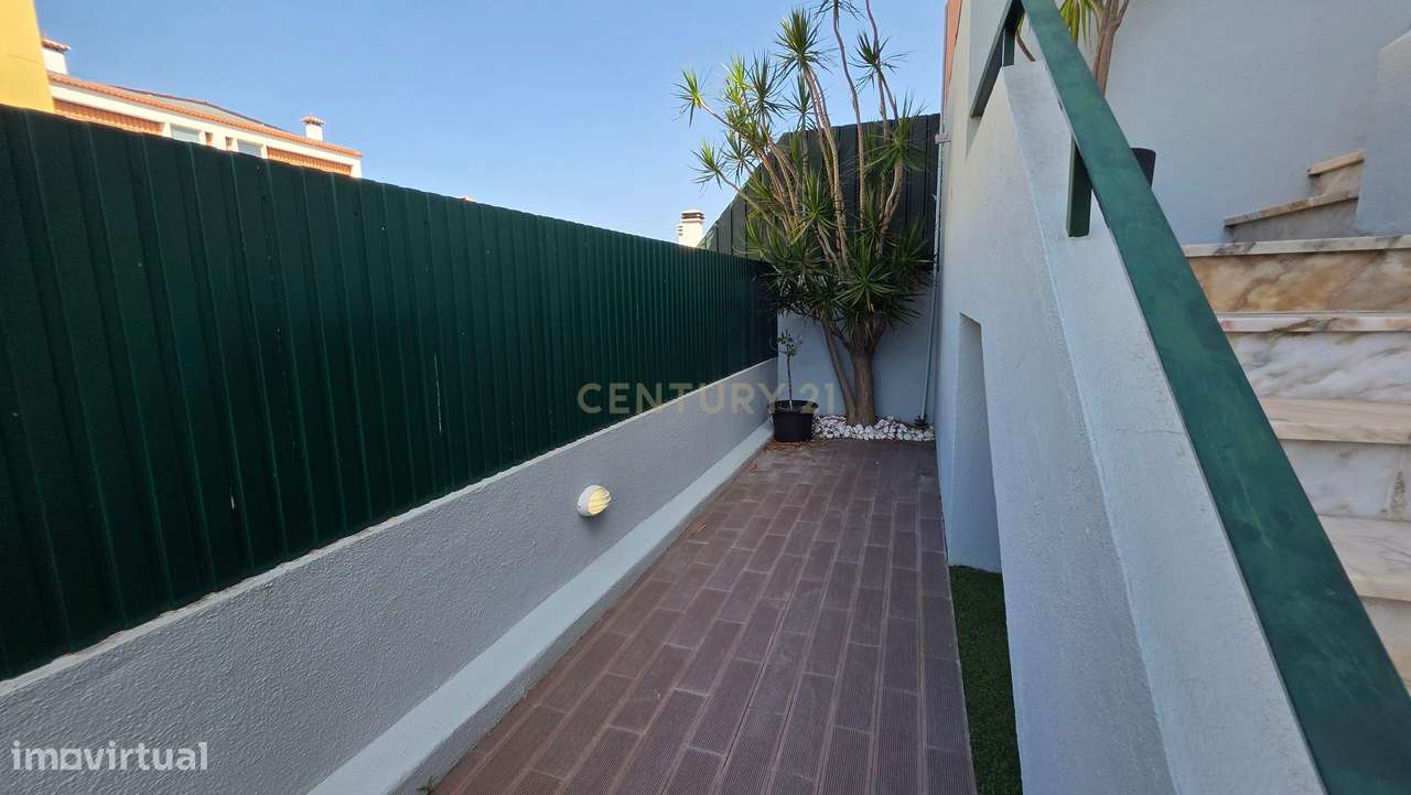 Moradia T4 na Charneca Caparica com Piscina na rua João de Deus a 5min-42