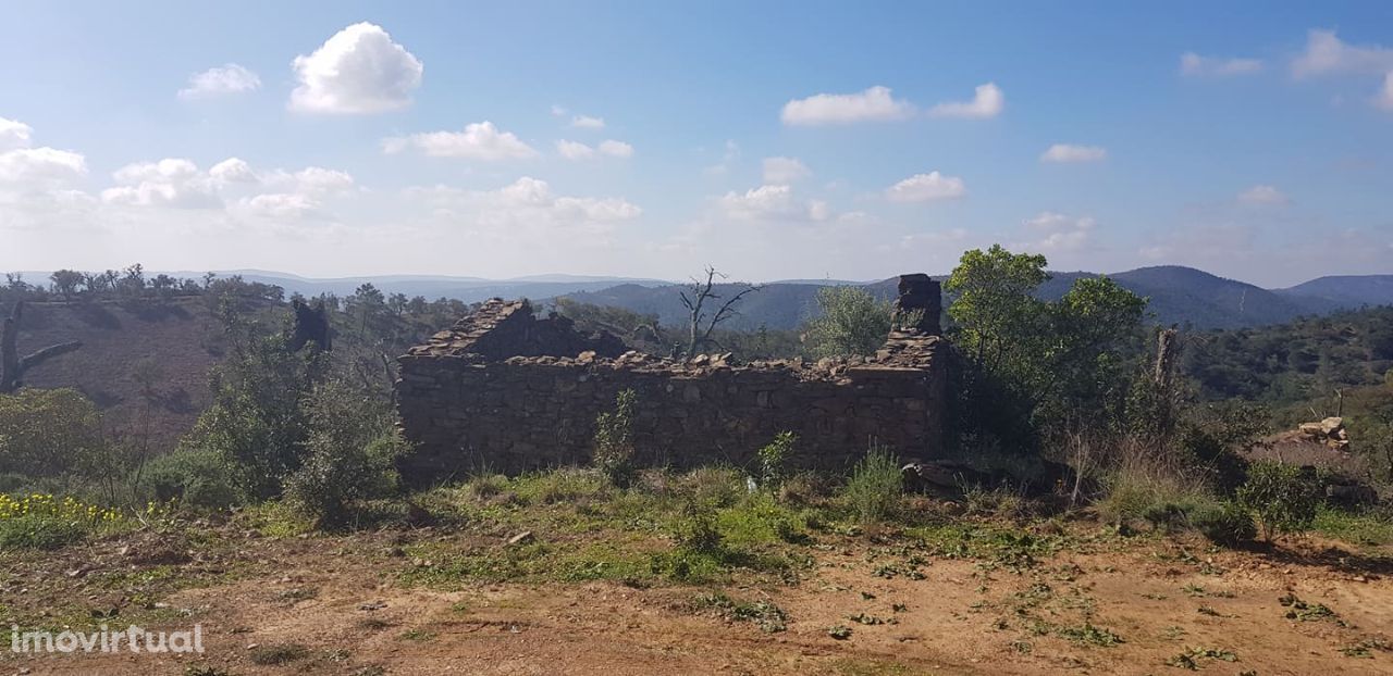 Terreno com ruína para reconstrução – Salir, Loulé