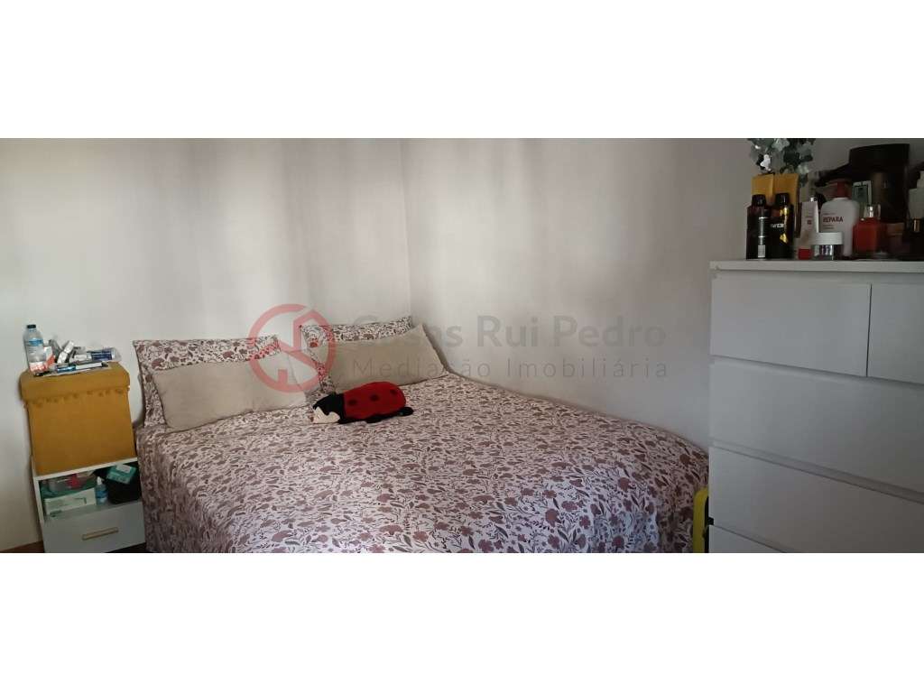 Excelente Apartamento T2 em Corroios-16