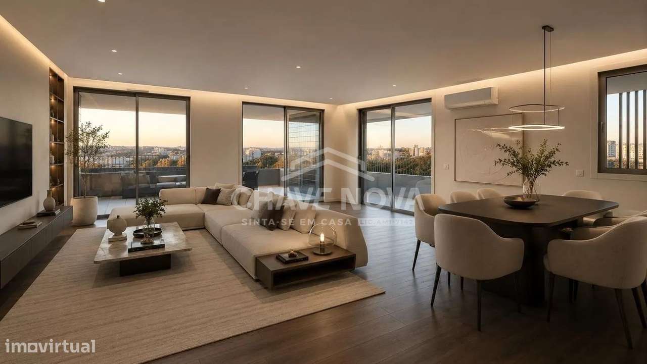 T4 com 241 m², Varandas Amplas e 3 Lugares de Garagem no Verde Vale-3