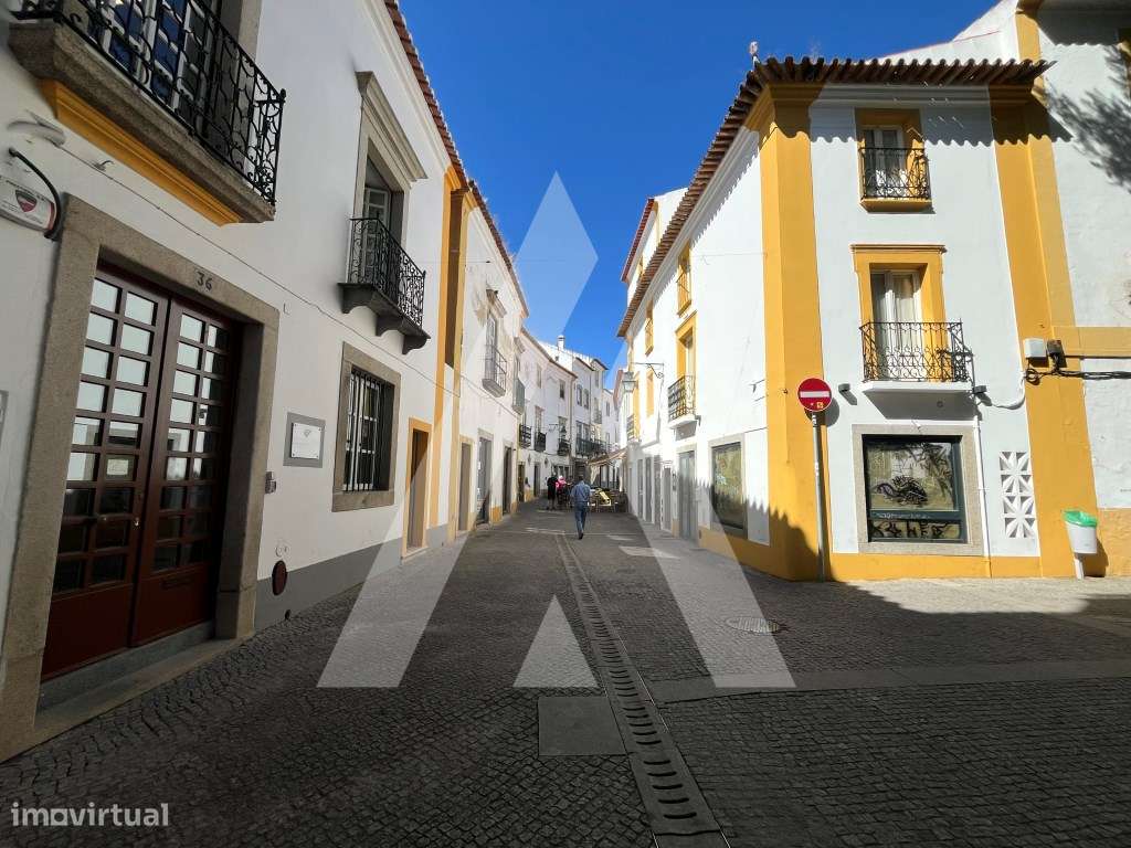 Moradia T2 Térrea no Centro Histórico de Évora-18