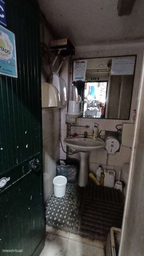 Armazém | Diversas utilidades, inserido em lote de 251 m2-9