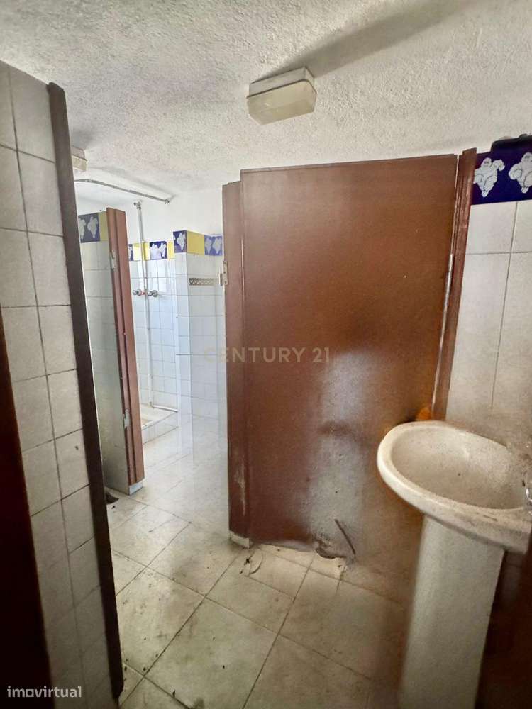 Armazém Industrial com terreno em Unhos-8