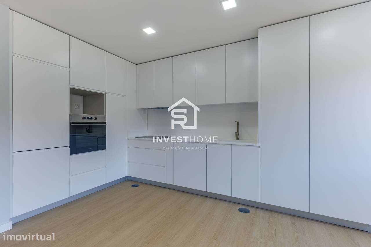 Apartamento T2+1 | Renovado | Boas Áreas | Varanda | 2 Lugares Garagem-11