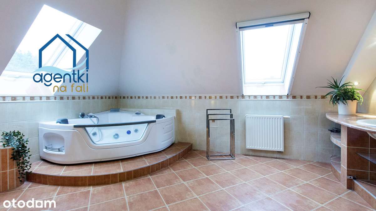 Dom z basenem oraz dużą działką,idealny dla rodzin-12