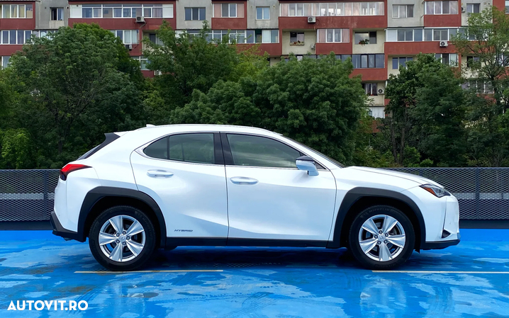 Lexus UX 250h 2.0L HEV 20H- (178 HP) 4X2 CVT Executive - 3