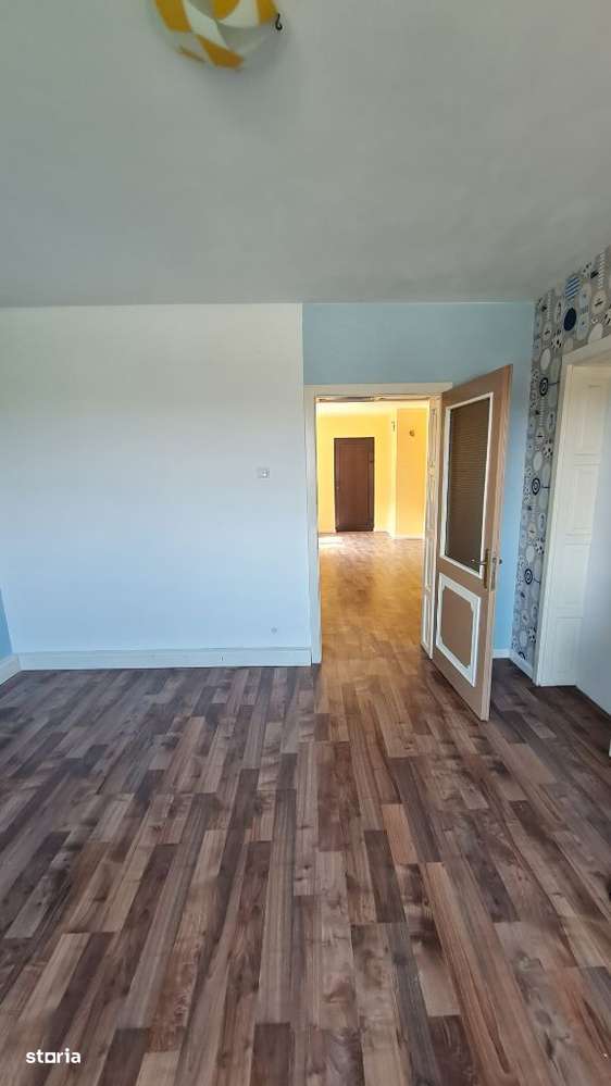 Vand vila situata in zona centrala-9