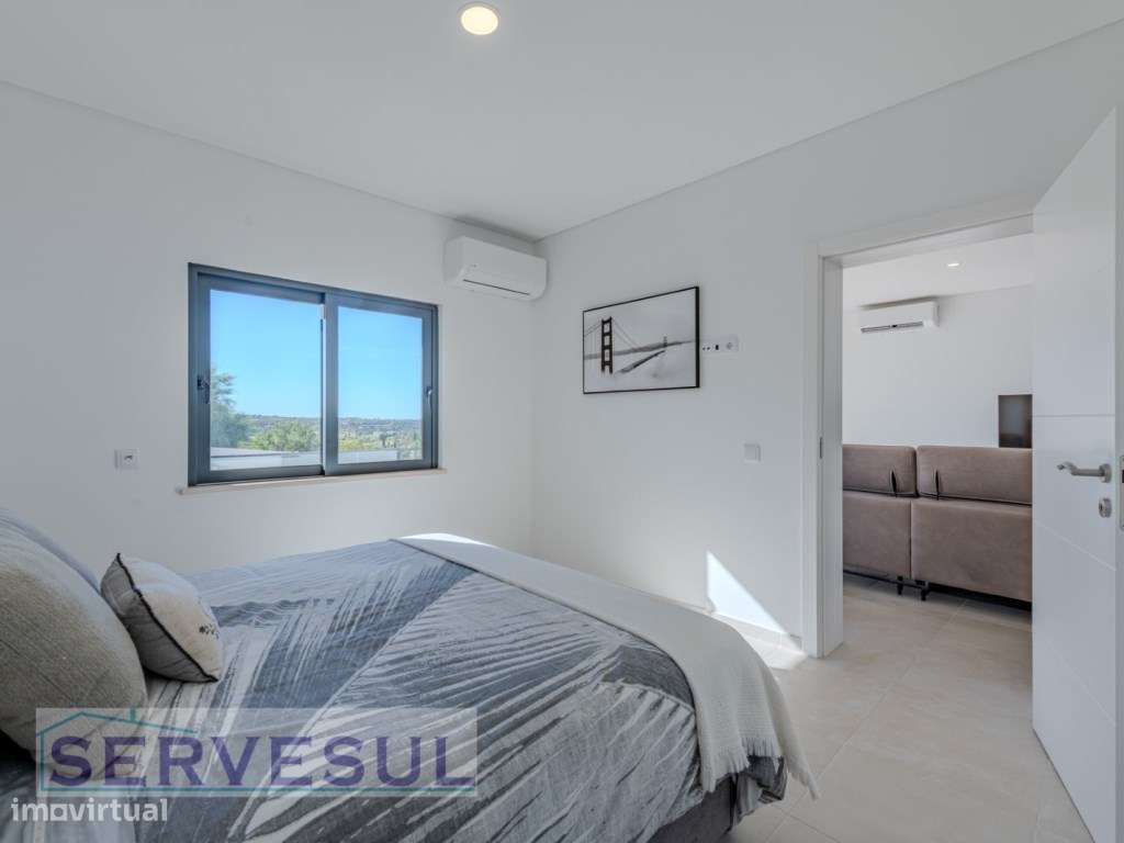 Moradia Moderna com Piscina e uma vista magnifica para o Campo de G...-17