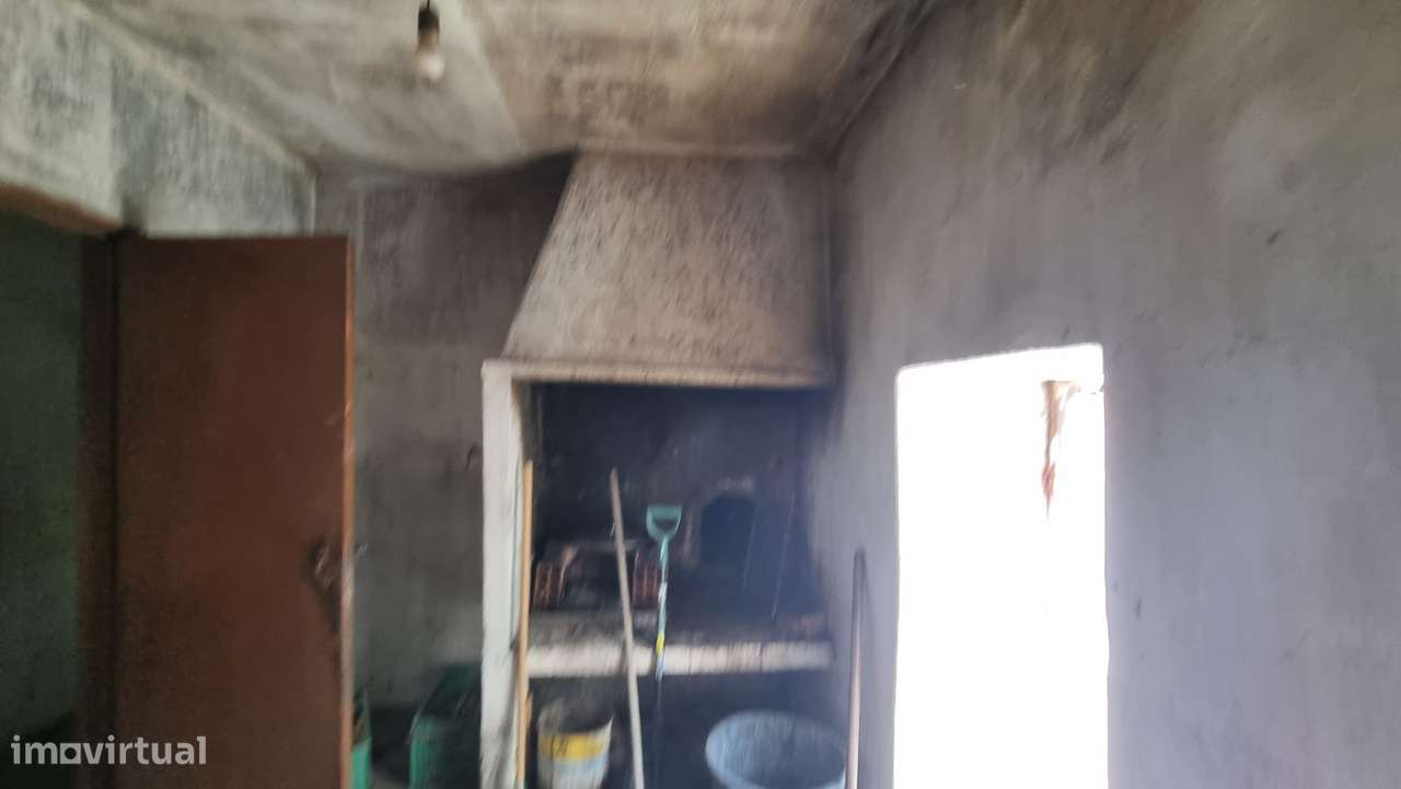 2 Moradias para remodelar com logradouro - Carvalhal Benfeito-34