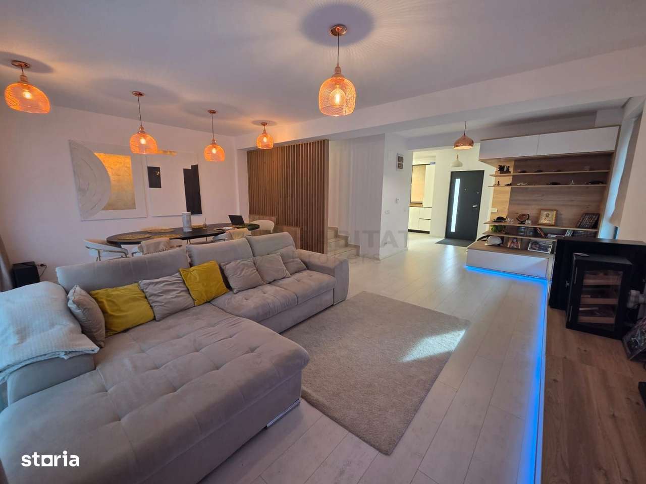 Vilă  cu mansardă, piscină și design modern – Tunari - Imagine principală: 4/20