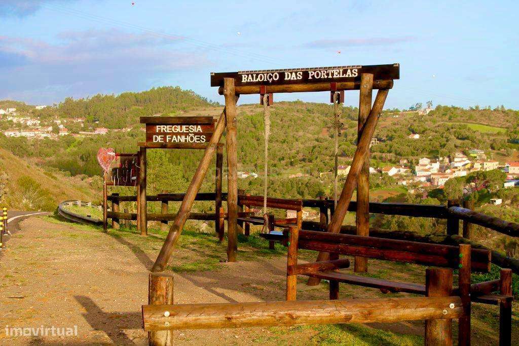 Terreno urbano com 1260m2 em Fanhões-16