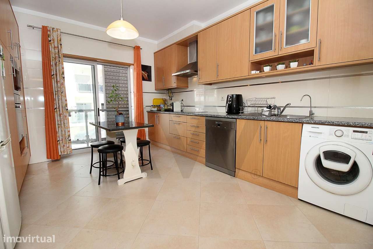 Fabuloso T4 com  garagem e jardim privado em Portimão - Grande imagem: 5/18