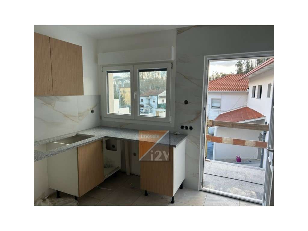 Apartamento T1+1 com Terraço e lugar Garagem - Colmeias, Leiria - Grande imagem: 4/15