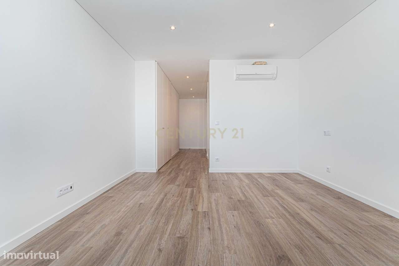 Penthouse T5 de luxo com vista rio – Carnaxide-18