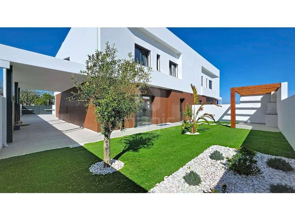 MORADIA T4 NOVA EM MAFRA.-35