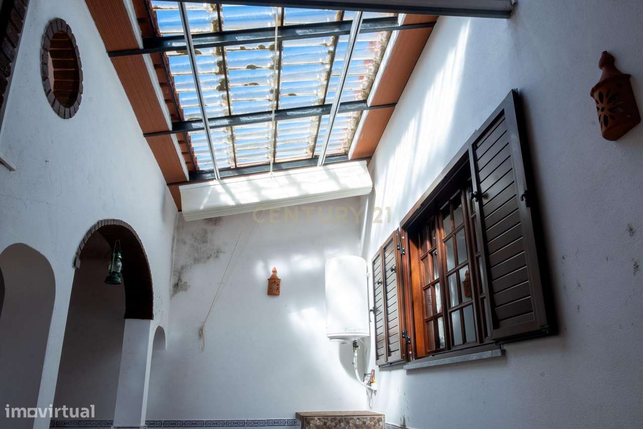 Moradia T3 com espaço exterior situada junto ao Cento de Saúde de Mour-26