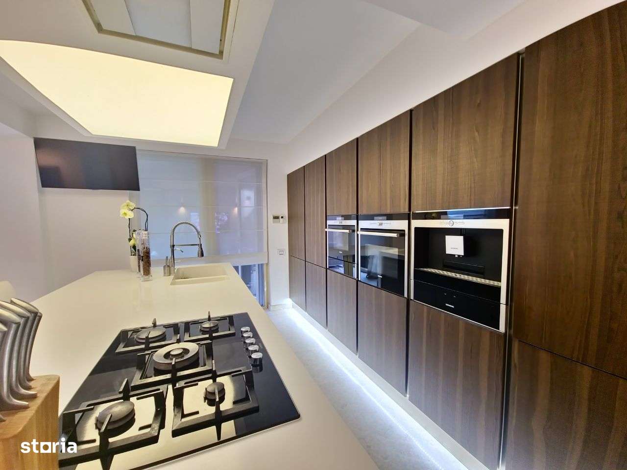 Vila deosebita la un pas de mare mobilata si utilata - Imagine principală: 4/20