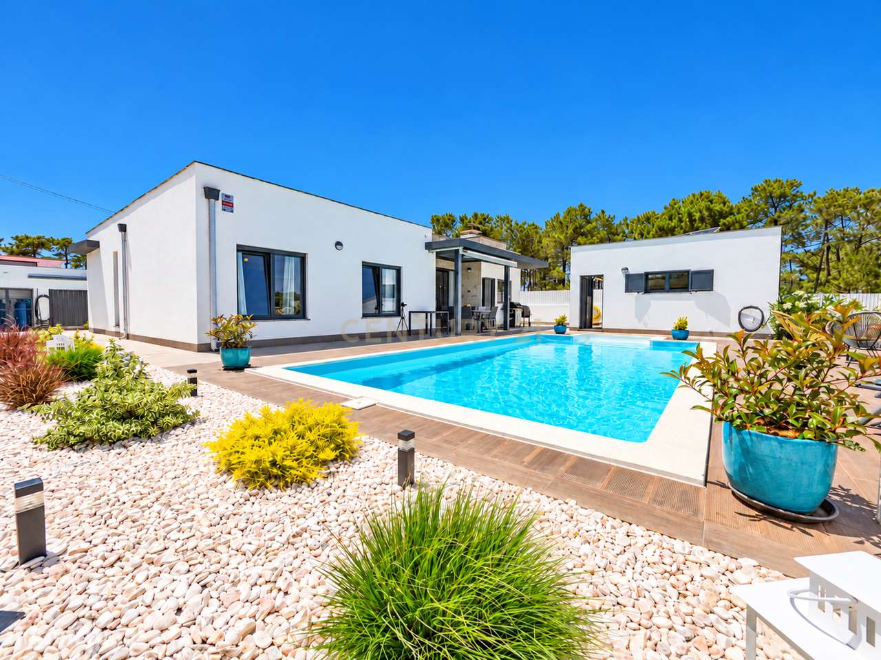 Luxuosa Moradia T3 com Piscina em Azeitão, Setúbal-0