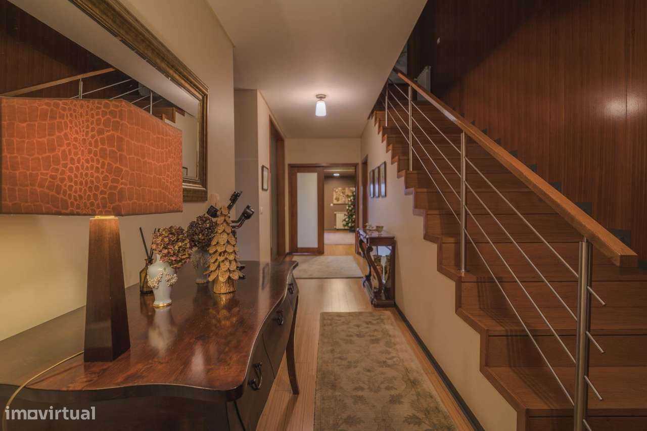 Moradia T4 em São Lázaro, Braga, com jardim e vista para a cidade - Grande imagem: 4/41
