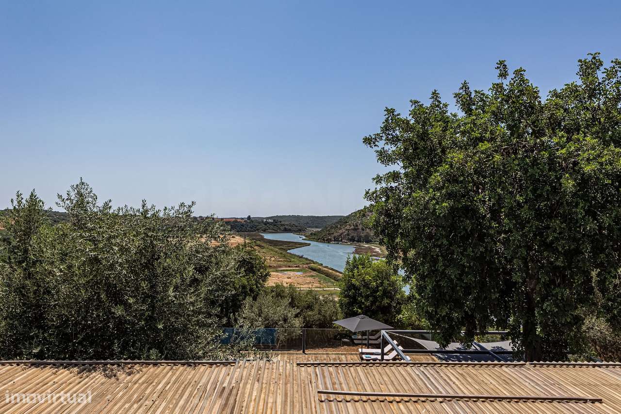 Villa T4 contemporânea à beira do rio no coração do Algarve-15