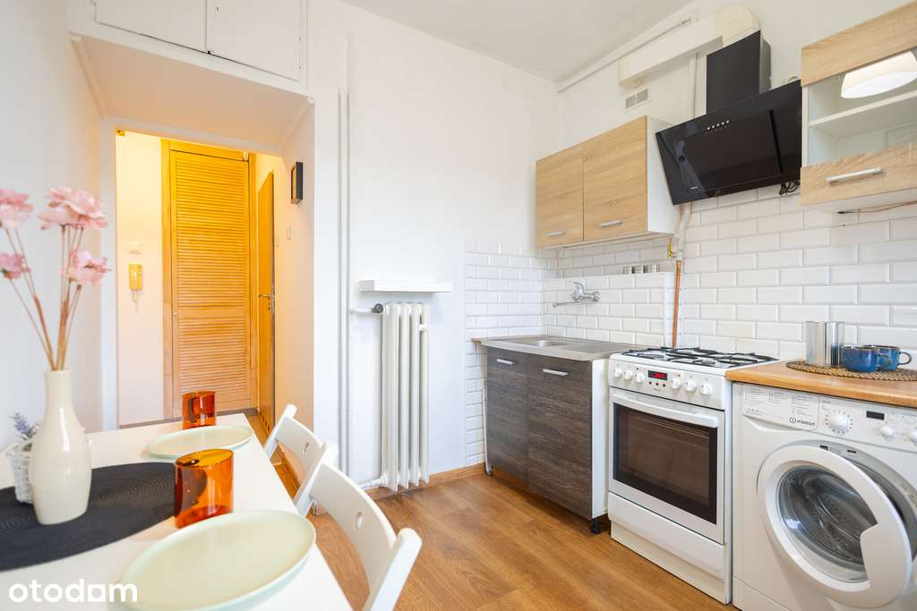 kawalerka z oddzielną kuchnią/Krzyki/Huby/balkon-6