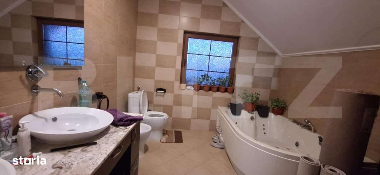 Casa cu 5 camere, 240 mp, zona-Lazuri - Imagine principală: 3/9