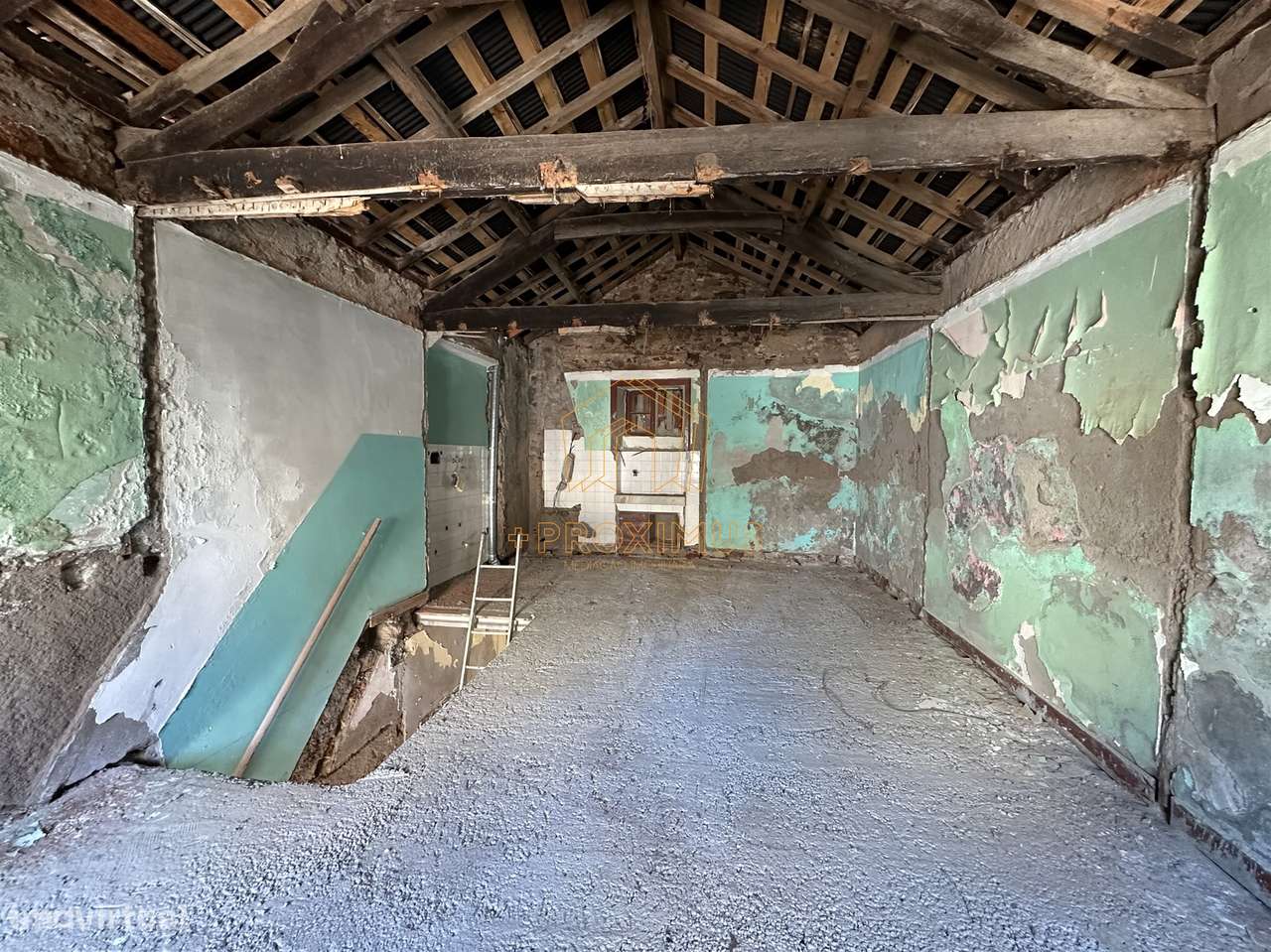 Moradia p/ restaurar c/ vista mar-26