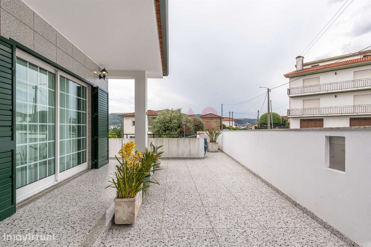 Moradia T3+3 com Duas Habitações Independentes – Excelente Oportunidad-16
