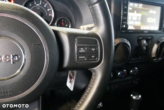 Jeep Wrangler 3.6 Unlim Black Edition II - 22