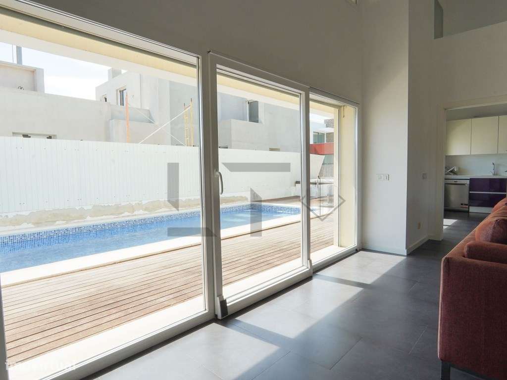 Moradia T4 com Piscina para Venda em Troia, Carvalhal-11