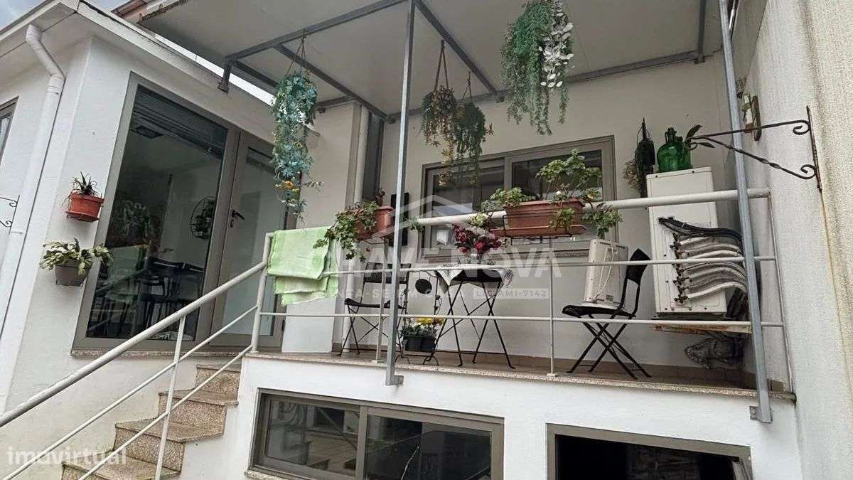 Excelente Moradia T3+1 à venda, apenas a 200 metros de Santo Ovídio.-14